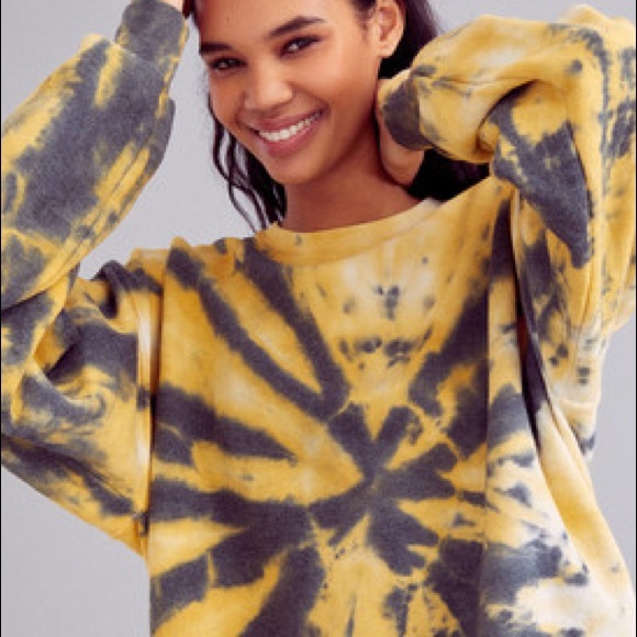 Urban Outfitters Tops - urban renewal yellow tie dye oversized crewneck